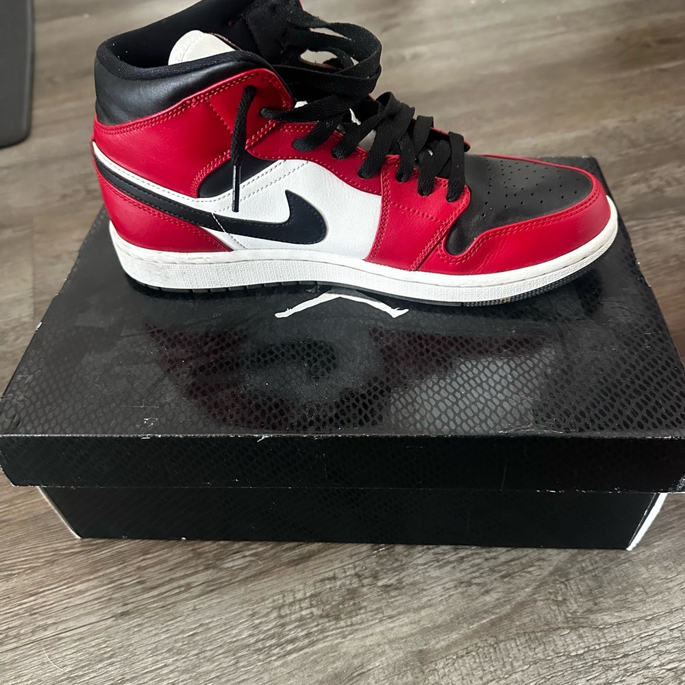 Nike Chicago Black Mid